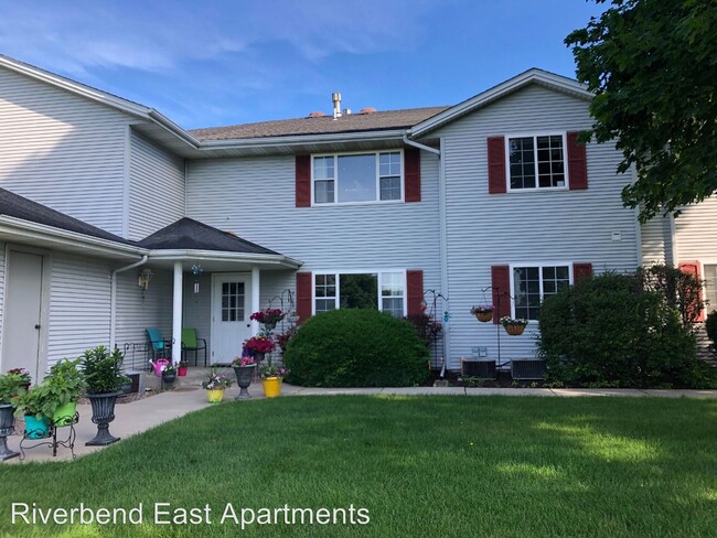 Building Photo - 1046-1046 Riverbend Dr