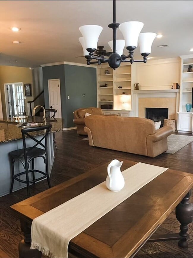 Building Photo - Mill Creek Executive Home Overlooking Golf Course at 17th Tee