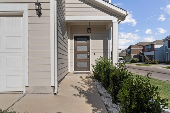 Building Photo - 3007 Salvidar Bend