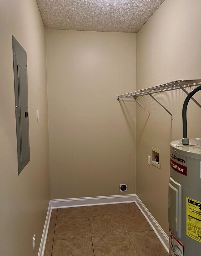 Foto del edificio - 223 Hedgerow Dr