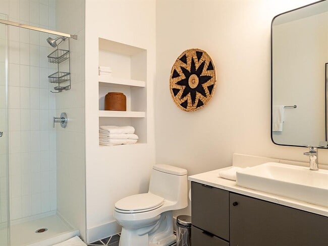 Building Photo - 2709 E 5th St.