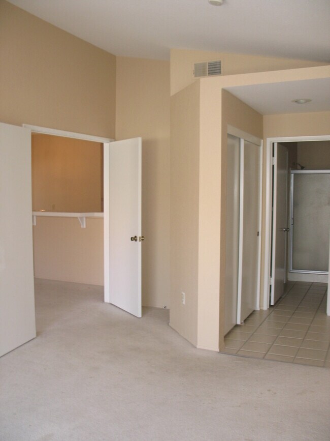 Building Photo - *** $300 Move In Special***Great Oceanside...