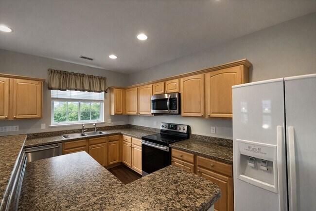 Foto del edificio - 121 Walnut Cove Dr