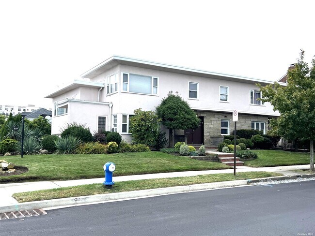 Foto del edificio - 217 National Blvd