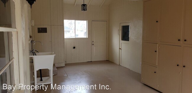 Building Photo - 3 br, 1 bath House - 230 Division St.