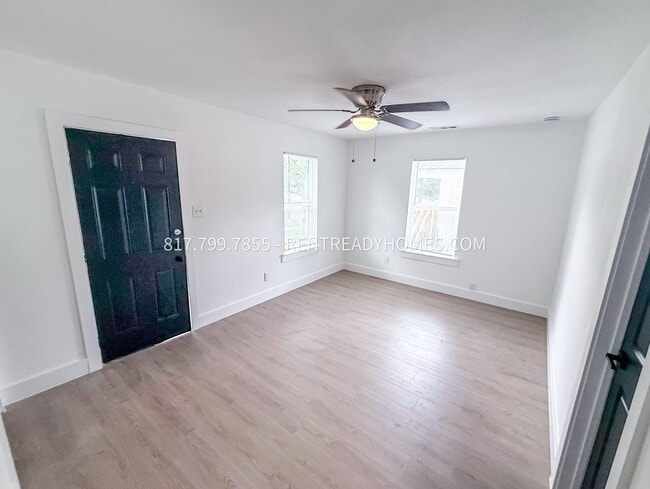 Photo - 1337 W Bewick St Apartment