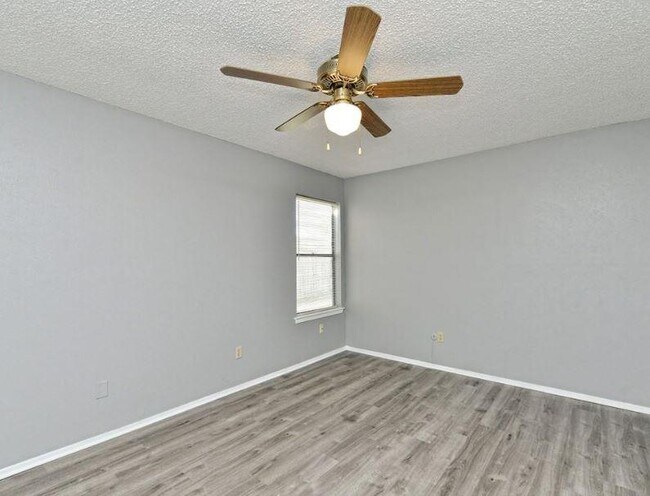 Building Photo - 12320 Alderbrook Dr