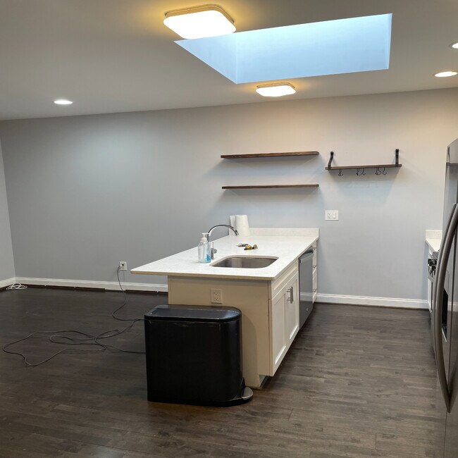 Foto del edificio - 1721 Trinidad Ave NE