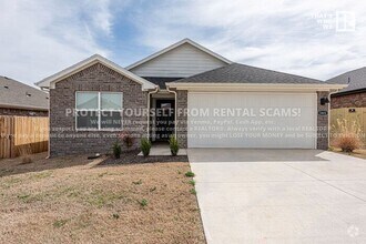 Building Photo - 3801 Pinecrest St