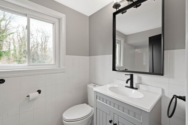 Building Photo - Stunning 3 bedroom home in Penn Hills available April 1st!