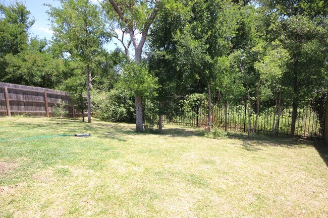 Foto del edificio - Lovely Woodland Hills 3/2/2 home backing up to greenbelt