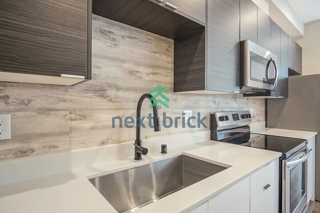 Building Photo - 2 BED & 2 BATH TOWNHOME FOR RENT