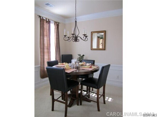 Foto del edificio - 3BR End Unit Townhome in Summers Walk