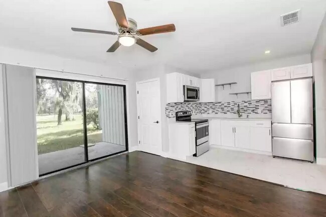 Fotografía del edificio - 812 Pinewood Ct