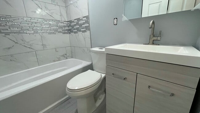 Bathroom - 33 Everard St