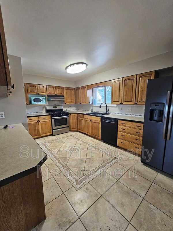 Building Photo - 610 Vista Ln