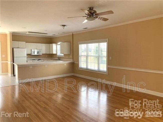 Building Photo - 9321 Meadow Vista Rd