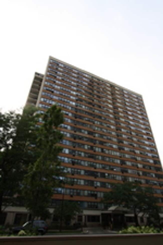 Building Photo - 6030 N Sheridan Rd