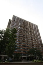 Building Photo - 6030 N Sheridan Rd