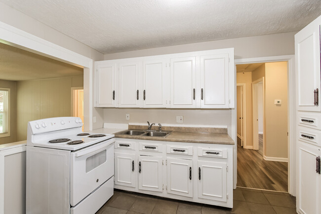 Foto del edificio - 2512 Elderberry Dr