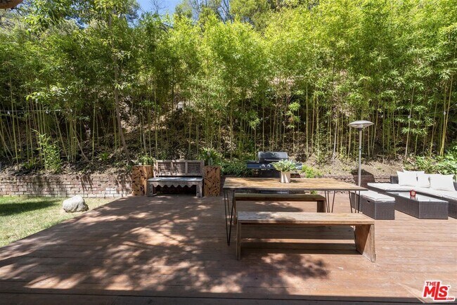 Foto del edificio - 2429 Outpost Dr