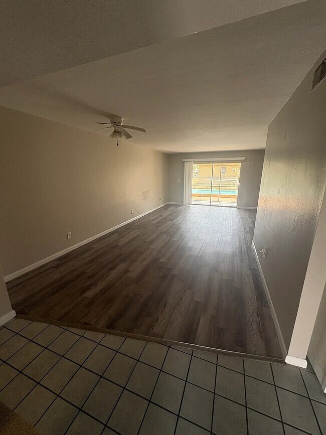 Building Photo - 706 SE 13th Ct
