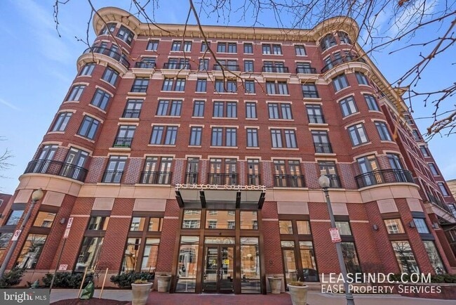 Building Photo - 1390 Kenyon St NW