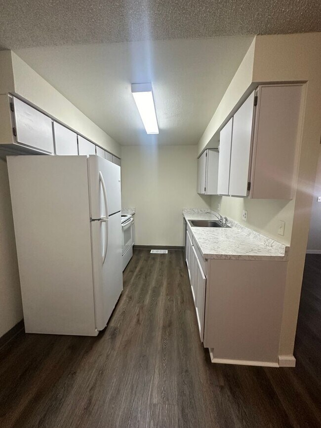 Foto del edificio - For Rent  3 Bedroom 2 Bath