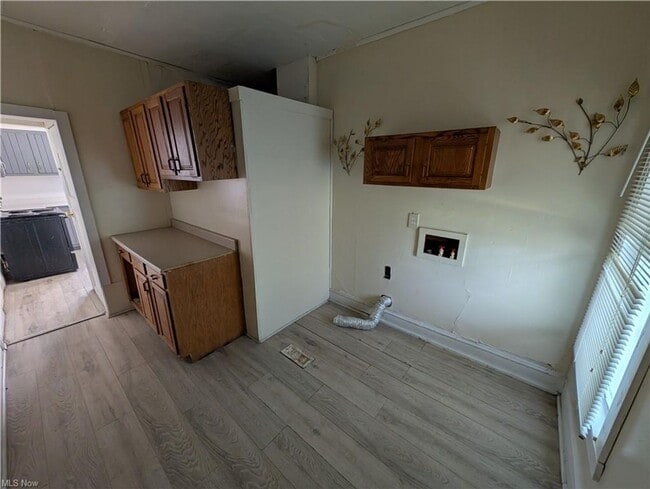 Building Photo - 4 bed 2 Bath Rental