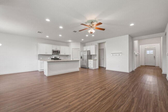 Building Photo - Charming 3-Bedroom Home in the Sorento Com...