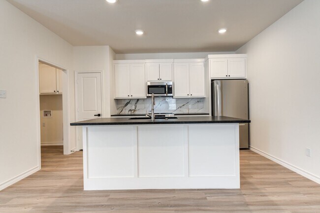 Building Photo - AVAILABLE FOR PRELEASE - 3 Bedroom Townhome in Escondido - Frenship ISD