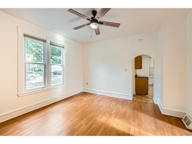 Building Photo - 528 20th Ave NE