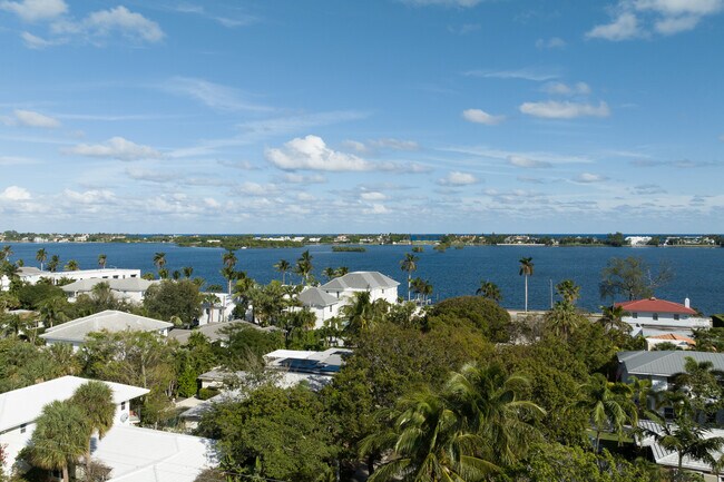 Foto del edificio - 127 DESOTA Rd