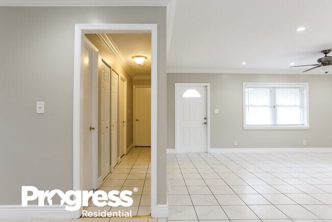 Building Photo - 9842 Spanish Isles Dr
