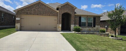 Building Photo - 712 English Dr