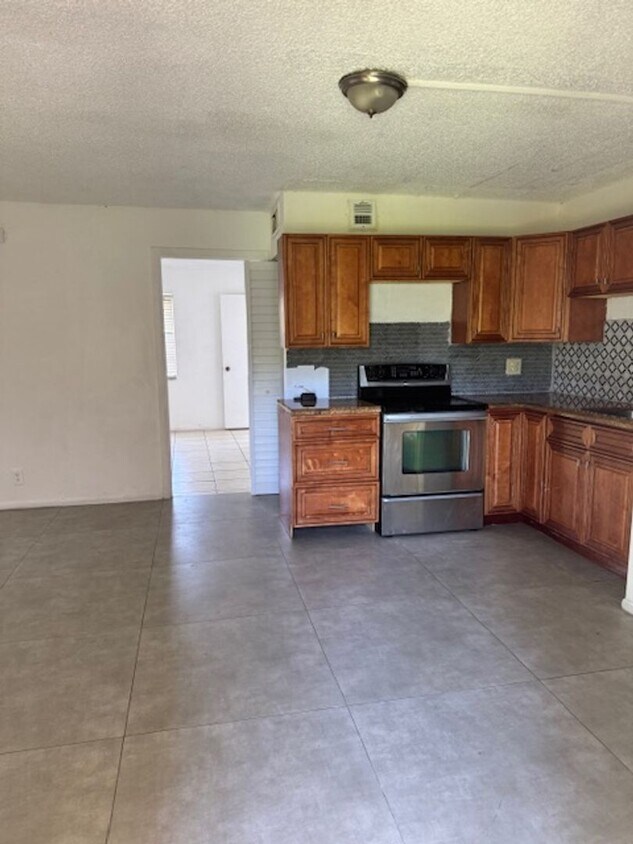 Foto del edificio - 95 NE 41st ,I-129 Oakland FL , 33334