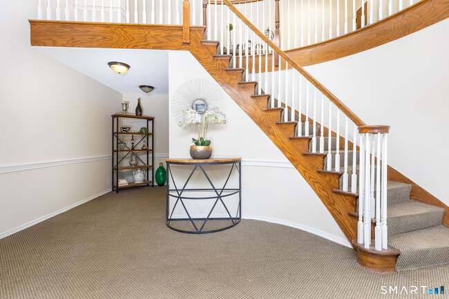 Building Photo - 25 Stanley St