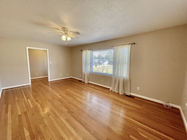 Building Photo - 4 Bed, 2 Bath Nest In Cottonade Close To Base
