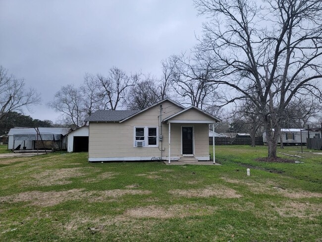 Building Photo - 3 Bed/2 Bath-House