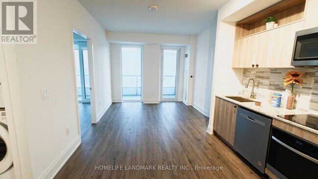 Building Photo - 70 Princess St