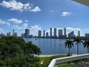 Building Photo - 2600 Island Blvd