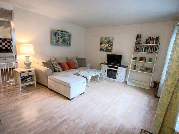 Building Photo - 5627 S Sprinkle Rd