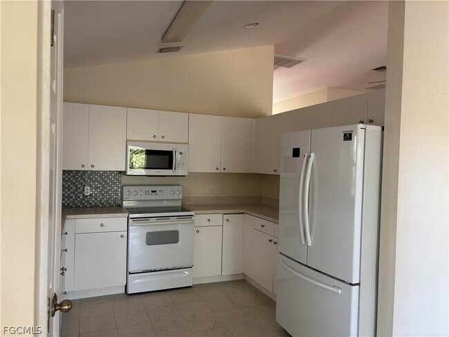 Foto del edificio - 4620 Varsity Cir