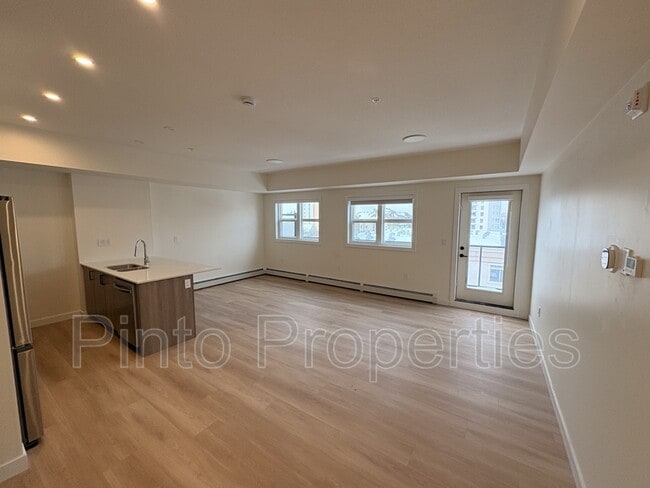 Building Photo - 8615-8108 108 St NW