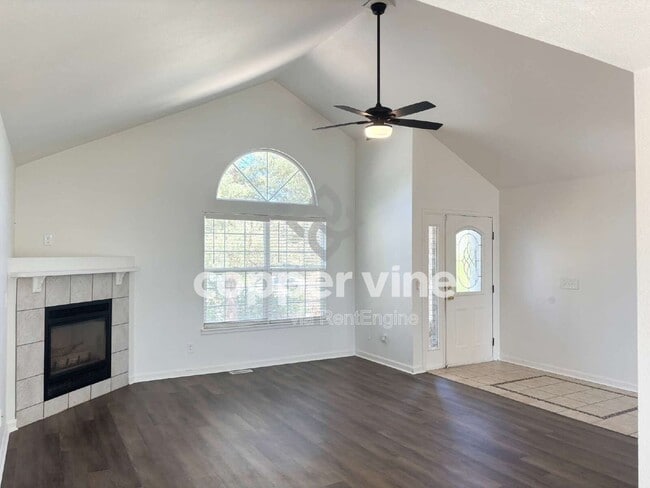 Building Photo - 700 4th St