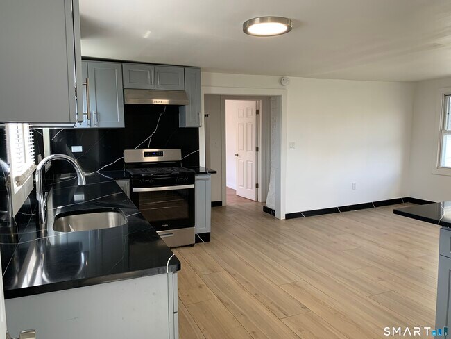 Foto del edificio - 422-424 Dixwell Ave