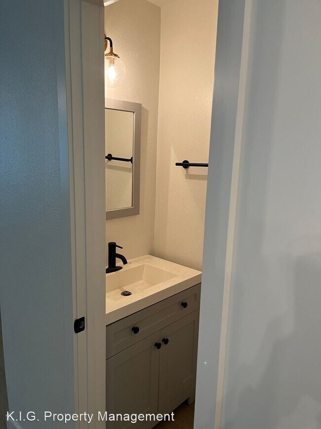 Foto del edificio - 2 br, 1.5 bath Apartment - 831 S. Flower S...