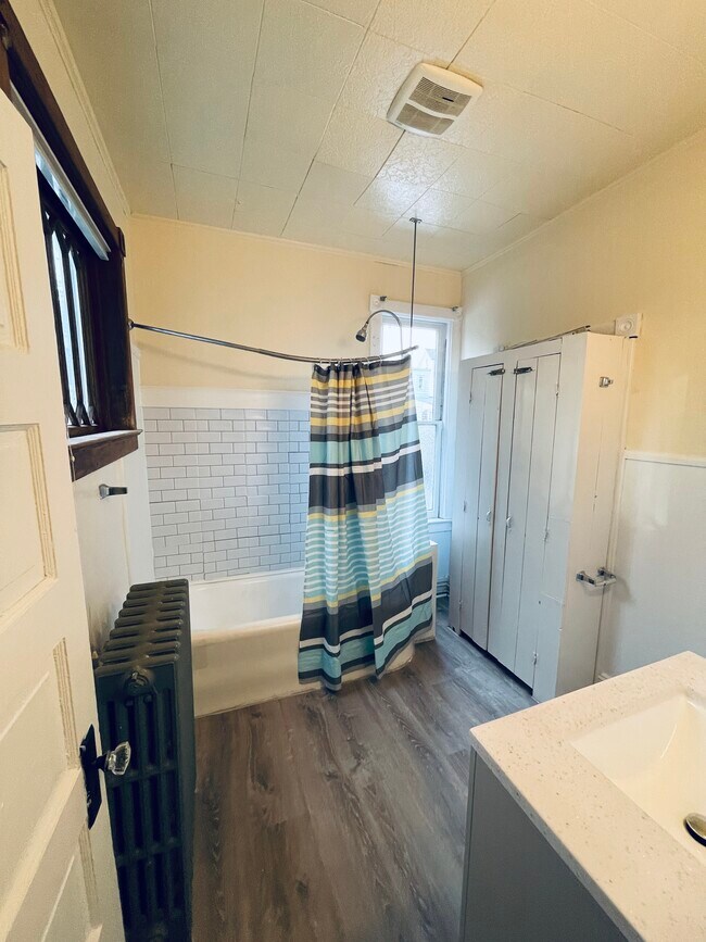 Bathroom - 418 Washington St