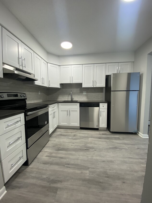 Avon Woods Apartments - Avon Woods Apartments