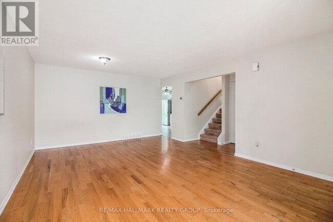 Building Photo - 3050-3050 Victoria Heights Crescent